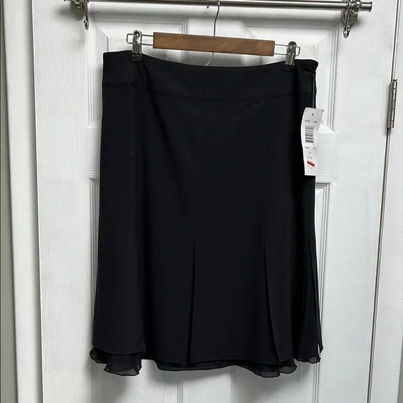 NWT Black Pleated Bottom Skirt Size 12 - Picture 1 of 7